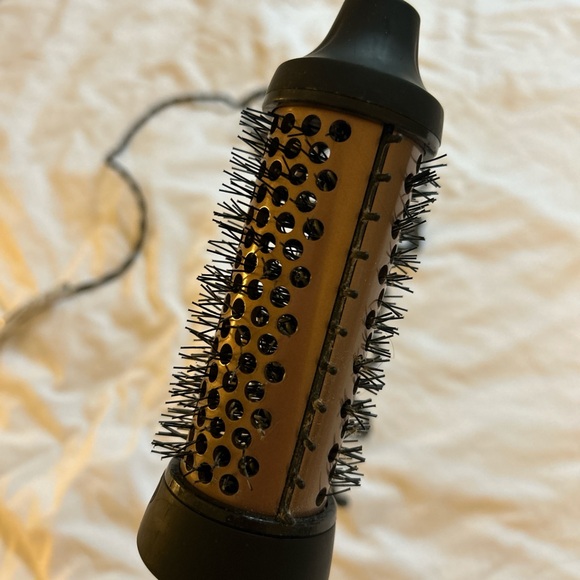 Amika blowout babe: thermal ionic hairbrush - Picture 4 of 6
